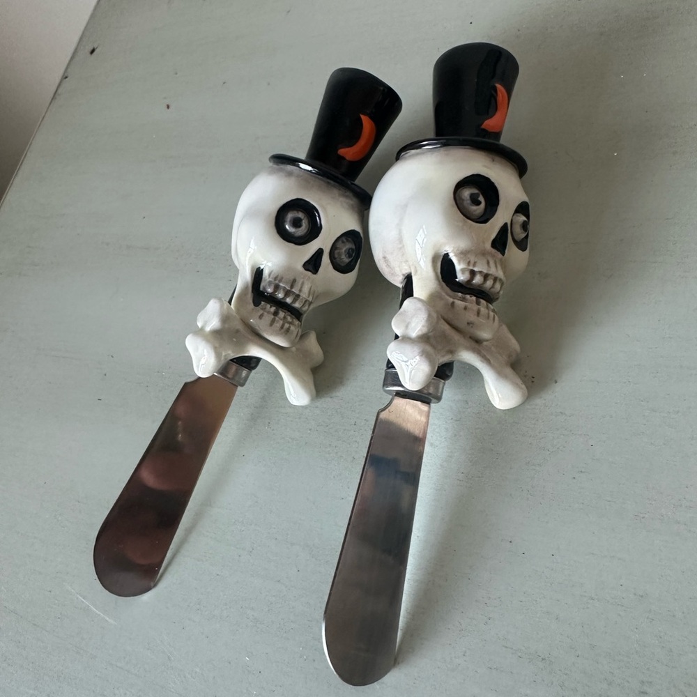 Department 56 Frankenstein lab skull Halloween spreaders